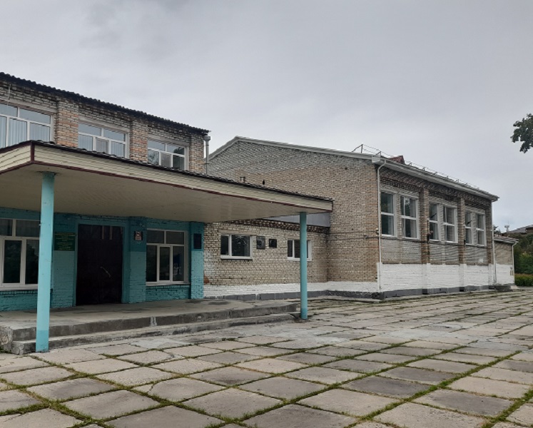 Центральный вход школы